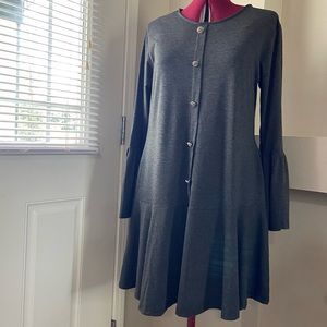 YELETE women grey A-line shirt button front, long bell sleeves. Size XL. Used